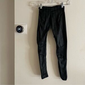 NWT TYR Fusion2 Tight Black Leggings size 28